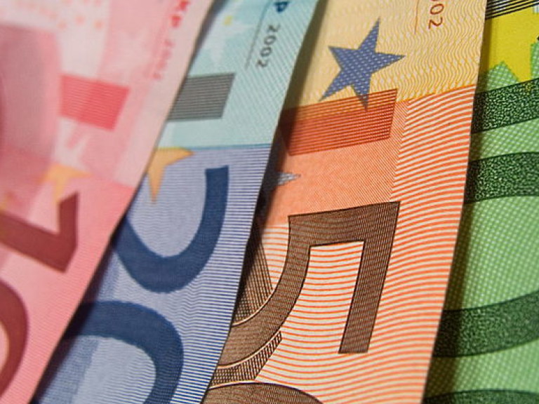 Евро дешевеет по отношению к доллару из-за Brexit