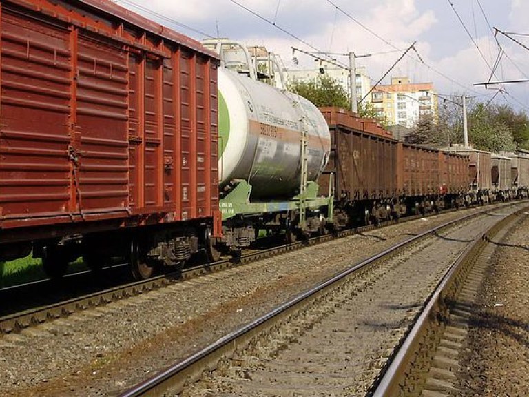 Украина возобновила грузовые ж/д перевозки на Донбасс