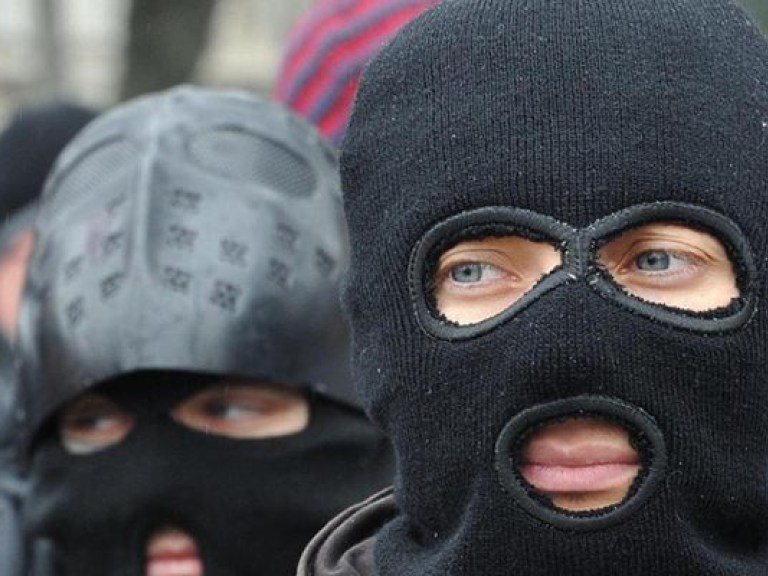 Количество радикальных группировок в Украине стремительно растет – политолог