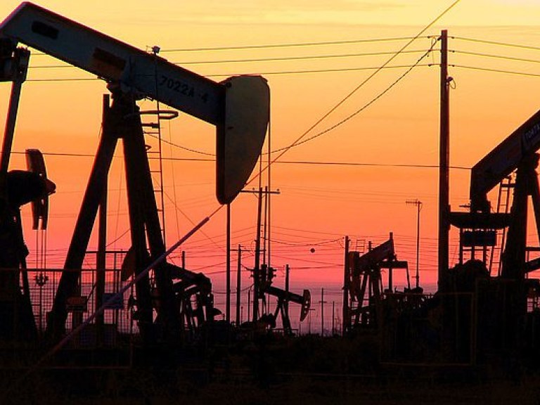 Цена нефти Brent упала ниже 50 долларов за баррель