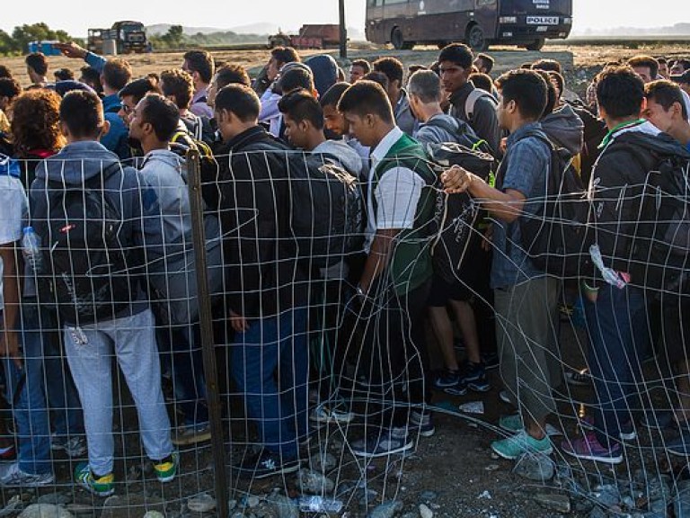 Венгрия станет депортировать нелегалов даже без решения суда
