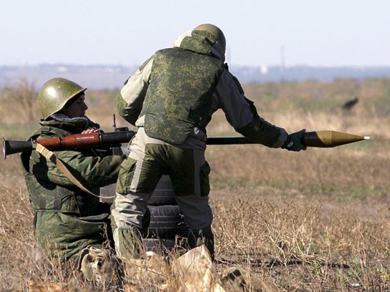 За прошедшие сутки в зоне АТО двое военнослужащих погибли, еще 10 получили ранения