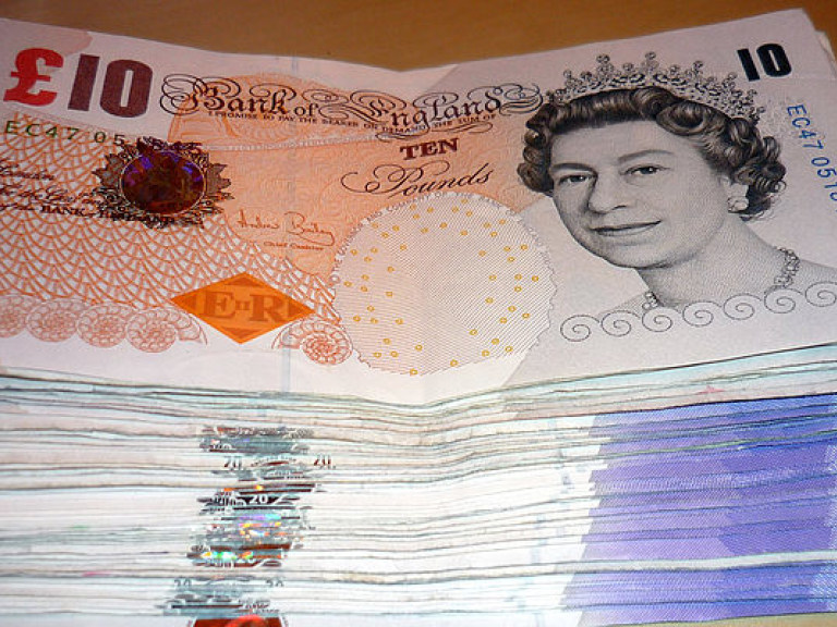 Британский фунт признали худшей валютой года