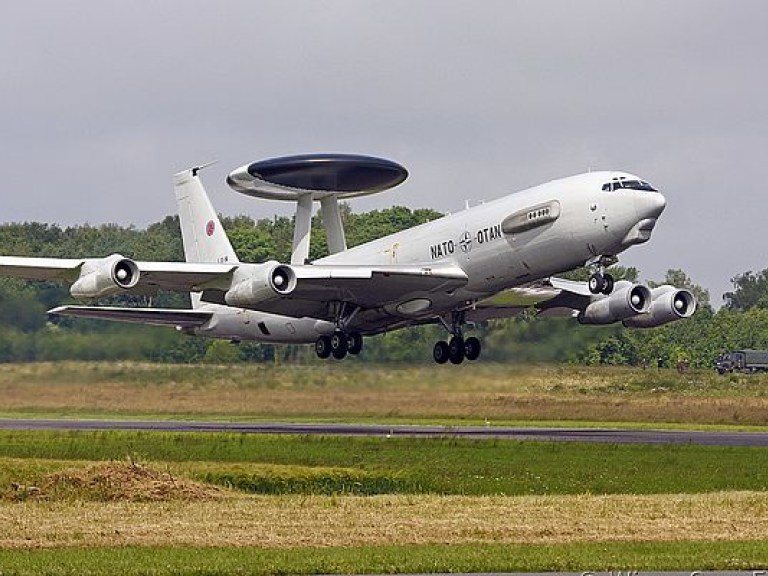 НАТО разместит в Турции самолеты-радары AWACS