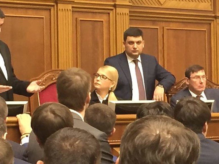 Политолог: «Оппоблок» не добьется роспуска парламента – решение все равно останется за властью