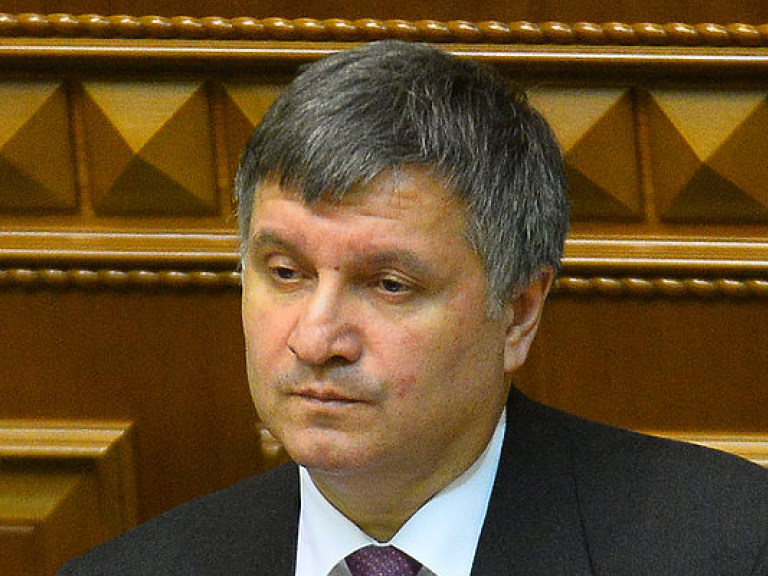 Аваков объяснил необходимость ID-паспортов