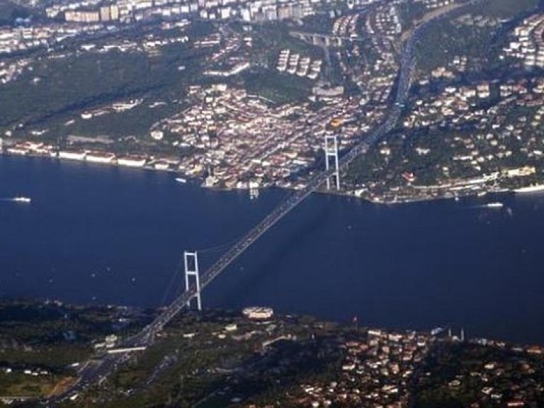 Танкерам снова разрешили проход через Босфор (ФОТО)