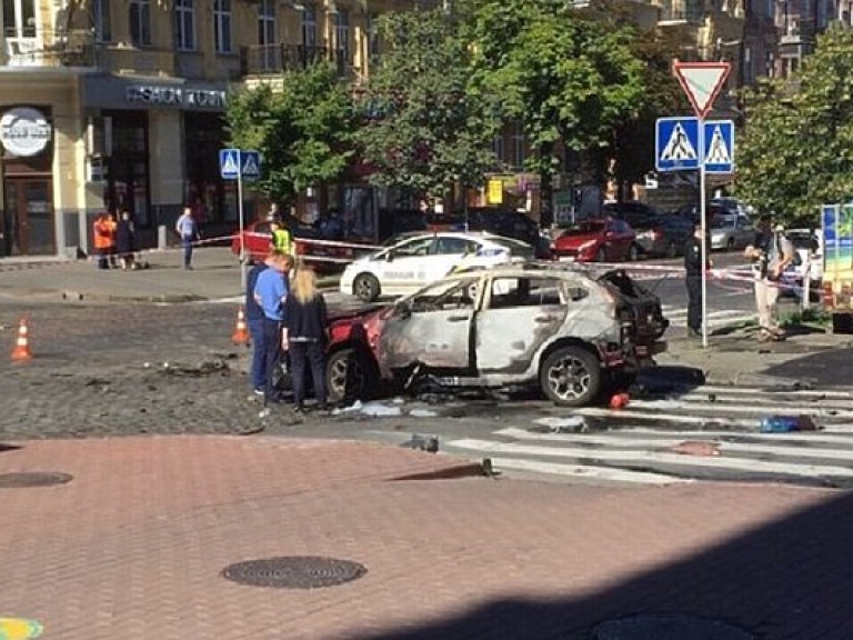 СМИ показали момент взрыва автомобиля журналиста Павла Шеремета в Киеве (ВИДЕО)