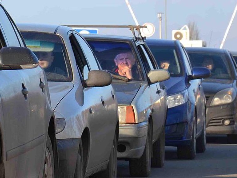 За сутки КПВВ на Донбассе пересекли почти 33 тыс. человек