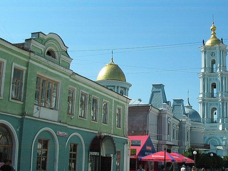 В центре Сум бетонная плита раздавила парня