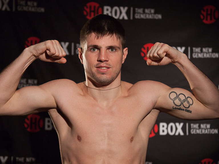 Бокс: украинец Хитров одолел американца Мендеса (ВИДЕО)