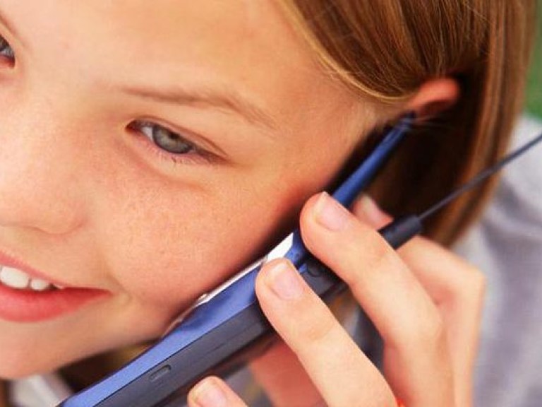Мобильные телефоны вызывают аллергию у детей — педиатр