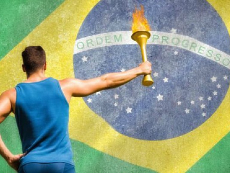 Бразилец попытался украсть олимпийский факел (ВИДЕО)