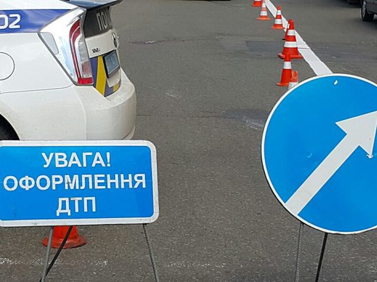 В Киеве Lexus насмерть сбил человека (ФОТО)