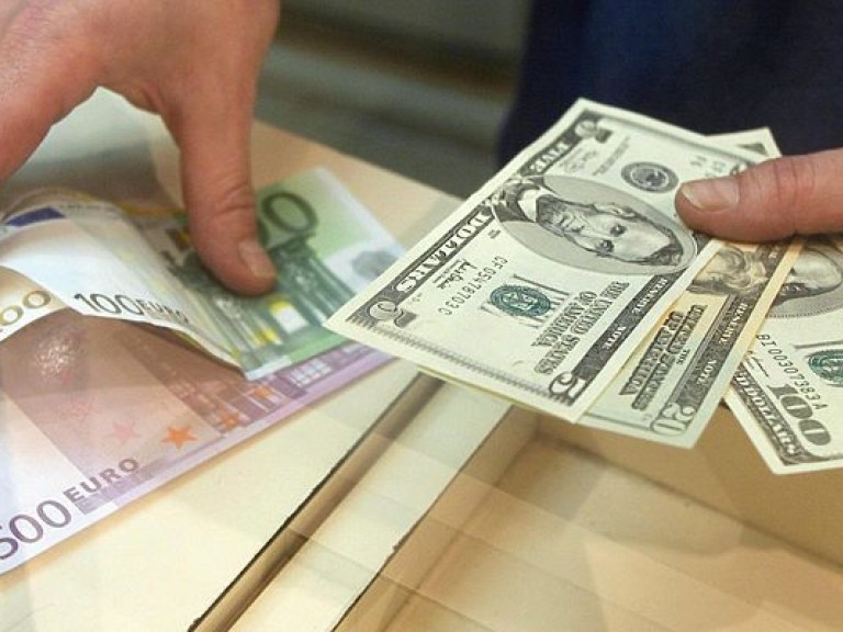 НБУ установил официальный курс на уровне 24,81 гривен за доллар