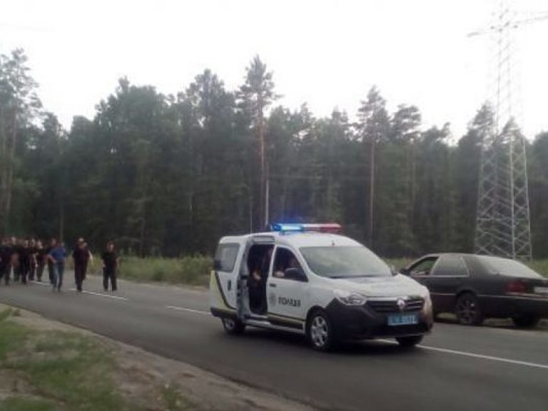 Колонну Крестного хода возглавила машина с автоматчиками (ФОТО)