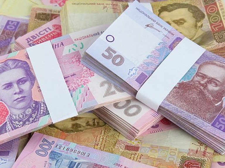 НБУ установил официальный курс доллара на уровне 24,81 гривен