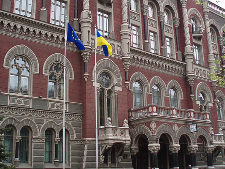Профицит сводного платежного баланса Украины в июне составил 377 млн долларов