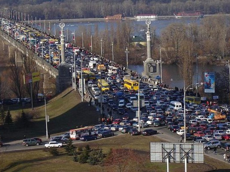 Превышение допустимой концентрации вредных веществ напрямую связано с количеством автомобилей в Киеве &#8212; Деревянко