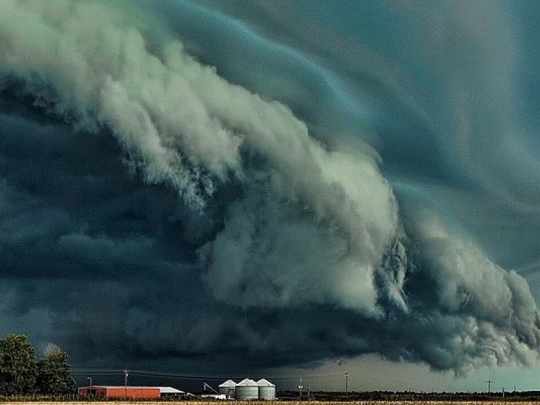 Над Прикарпатьем пронесся сильный ураган (ФОТО)