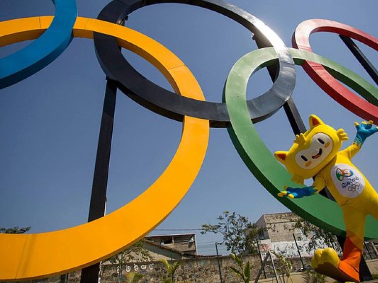 На бронзового призера Олимпиады напали на пляже Рио (ФОТО)
