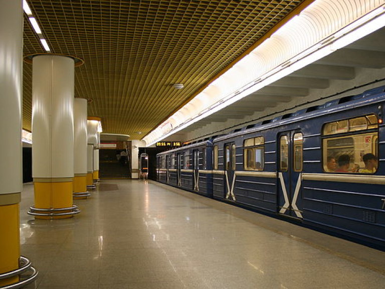 В киевском метро мужчина упал на рельсы