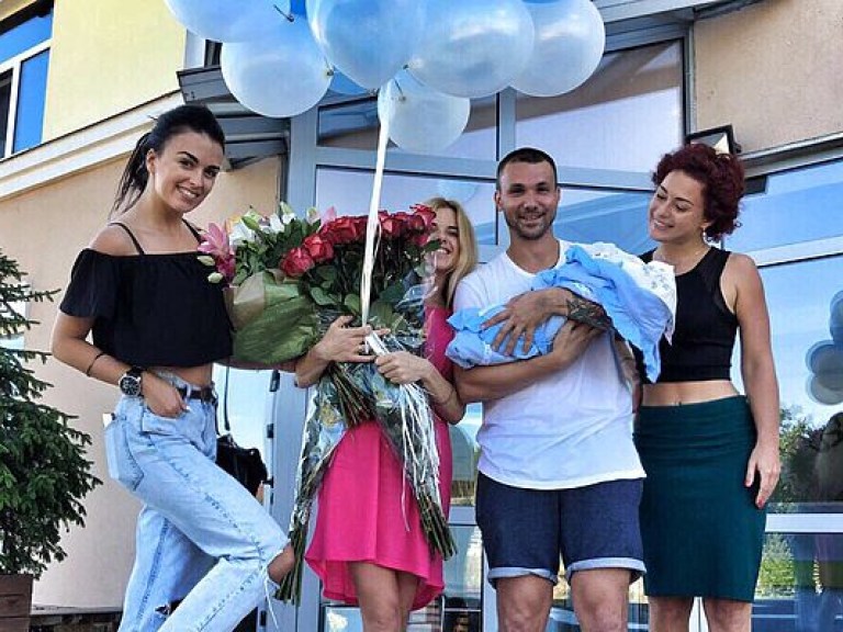 Солистка группы A.R.M.I.A родила ребёнка