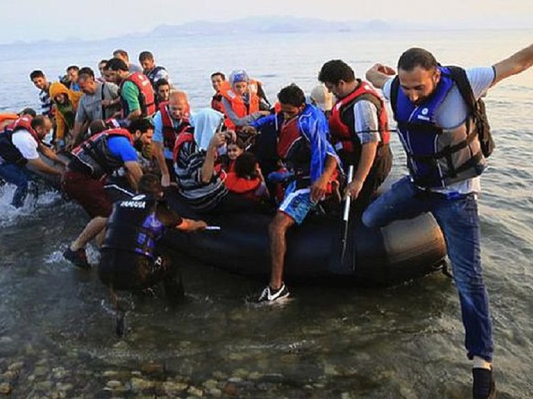 СМИ: Австрия может ввести чрезвычайное положение из-за мигрантов