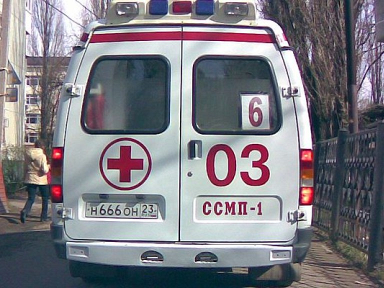 На Днестре спасатели вернули к берегу унесенную сильным ветром надувную лодку с отдыхающими