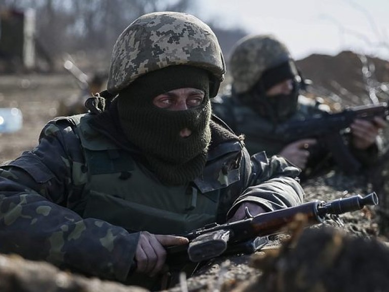 С начала суток позиции ВСУ  на Донбассе обстреляли 37 раз