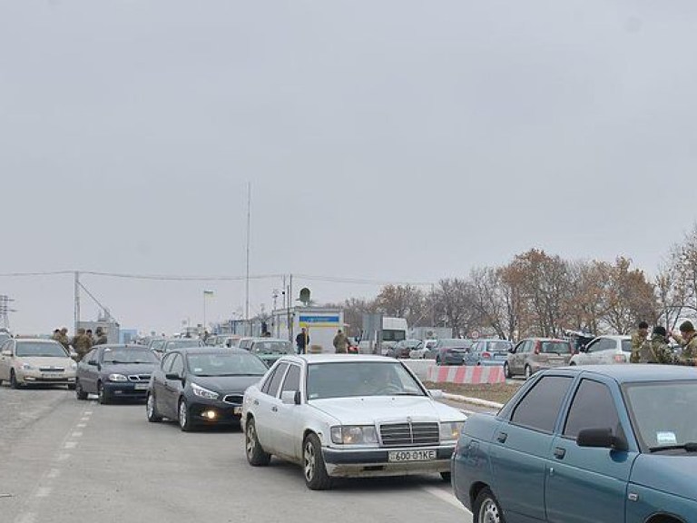 За сутки КПВВ в зоне АТО пересекли свыше 5 тысяч авто