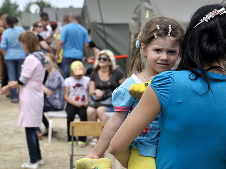 Украина не помогает восполнить недостаток продовольствия у пострадавших от конфликта на Донбассе — эксперт