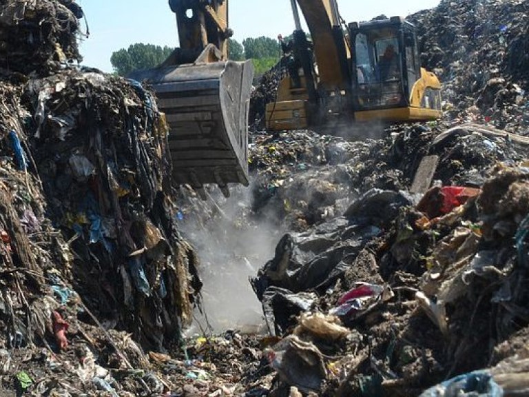 Спасатели ликвидировали пожар на херсонской свалке