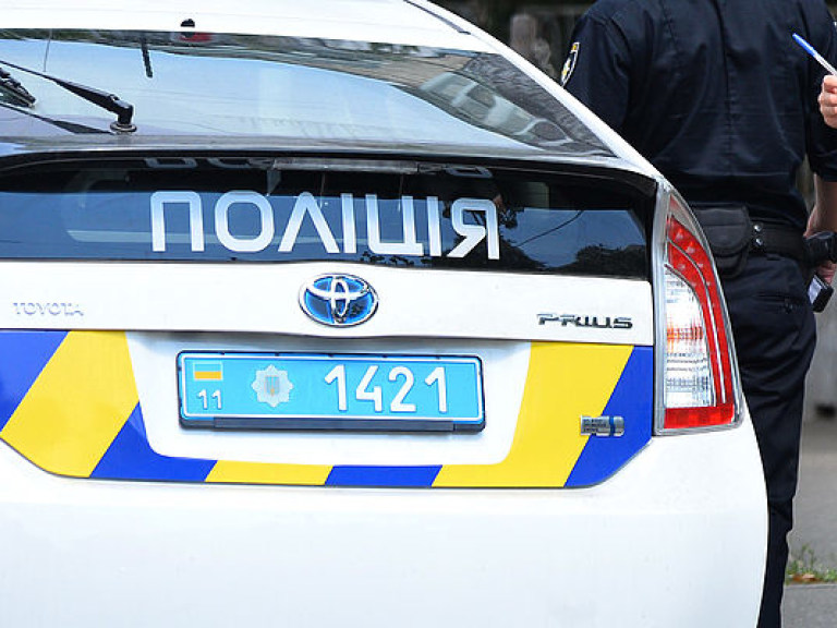 В Киеве пьяный водитель легковушки влетел в припаркованное авто (ФОТО)