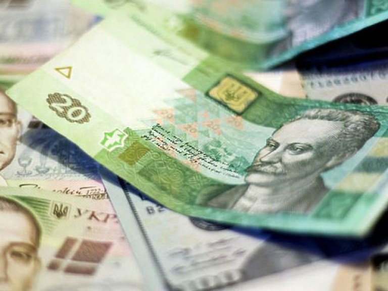 НБУ установил официальный курс на уровне 25,26 гривны за доллар