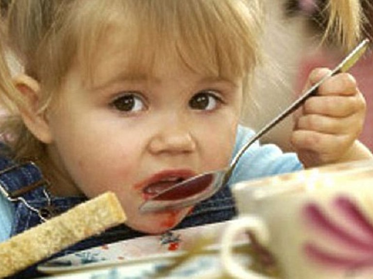 Качество еды и регулярность физнагрузок в детсадах должны контролировать родители – врач