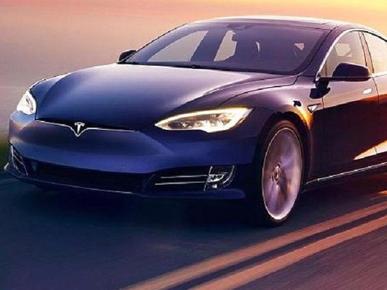 Tesla выпустила самый быстрый в мире серийный автомобиль (ФОТО)