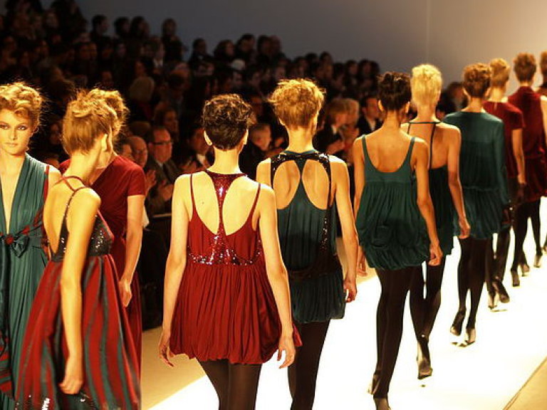 Самым «горячим» люксовым брендом назван Gucci, быстро «остывающим» — Giorgio Armani