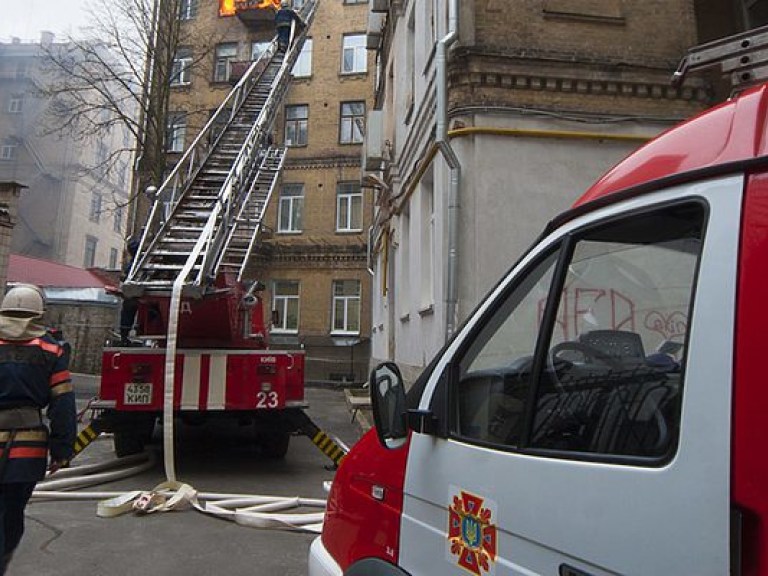 В Киеве возле посольства Израиля повалил густой дым, на место прибыла Нацгвардия &#8212; очевидцы