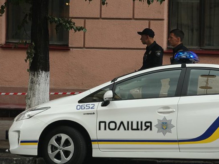 В Киеве в припаркованном автомобиле нашли труп