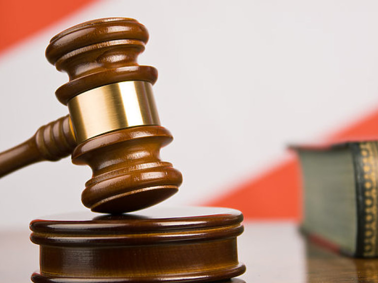Суд отправил под стражу главу Липовецкой РГА по подозрению в вымогательстве четырех тысяч долларов