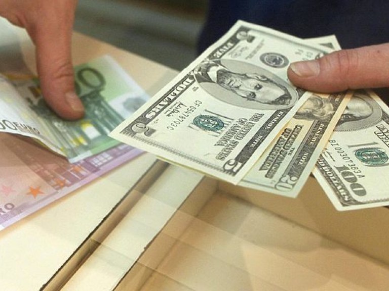 В обменниках курс доллара в продаже повысился до 26,03 гривны