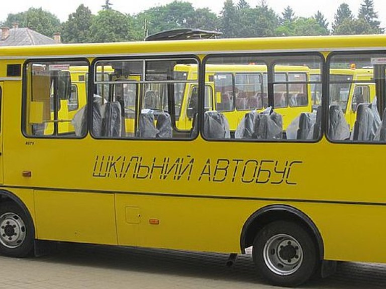 Черкасские чиновники на закупке школьных автобусов нагрели руки на 3,6 миллиона гривен