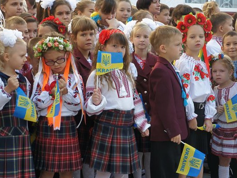 День знаний: почти 400 тысяч украинских детей впервые сядут за школьные парты
