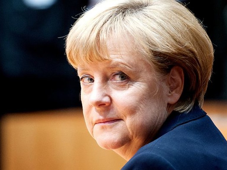 Меркель и Олланд выступили за продолжение переговоров по Донбассу в &#171;нормандском формате&#187;