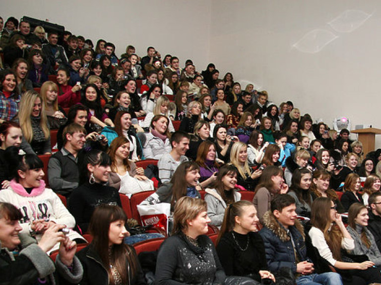 Если отменят стипендии, многие студенты бросят вузы — эксперт