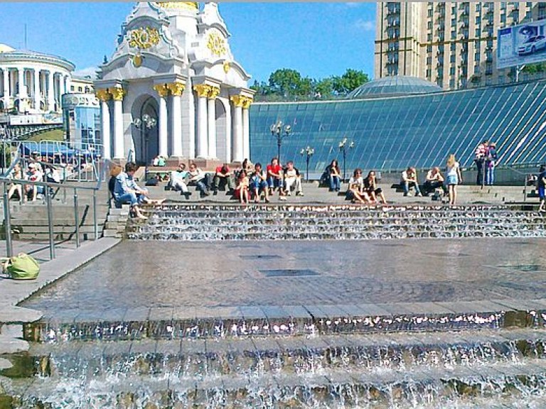После капремонта запустили столичный каскадный фонтан (ФОТО, ВИДЕО)