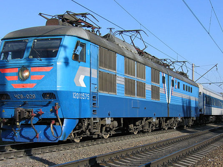 В Киеве поезд насмерть сбил 14-летнюю девочку
