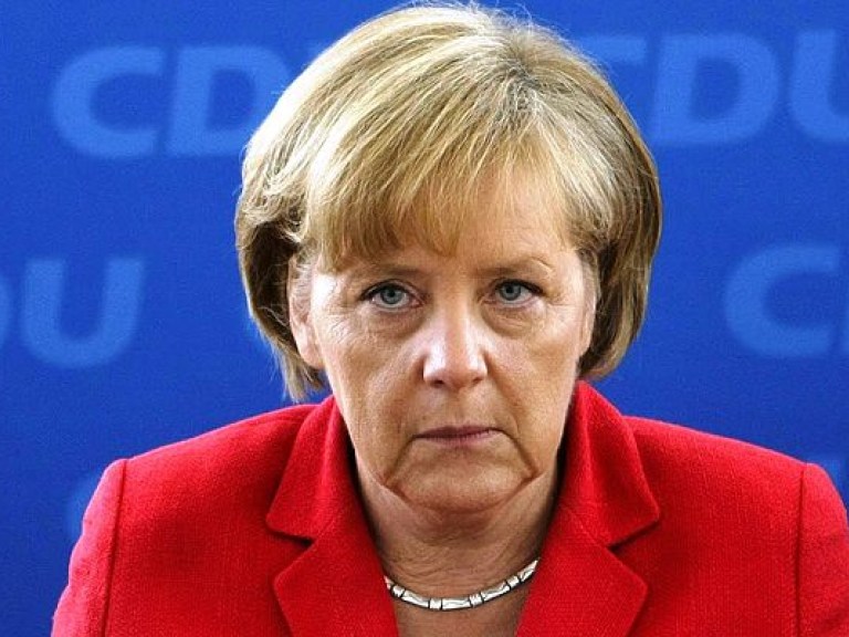 Рейтинг Меркель стремительно падает