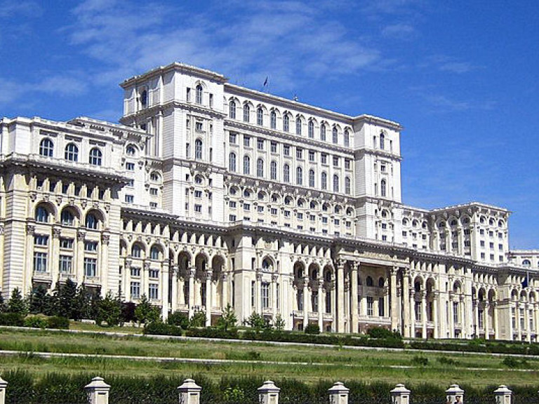 Коррупционный скандал стал причиной отставки министра внутренних дел Румынии